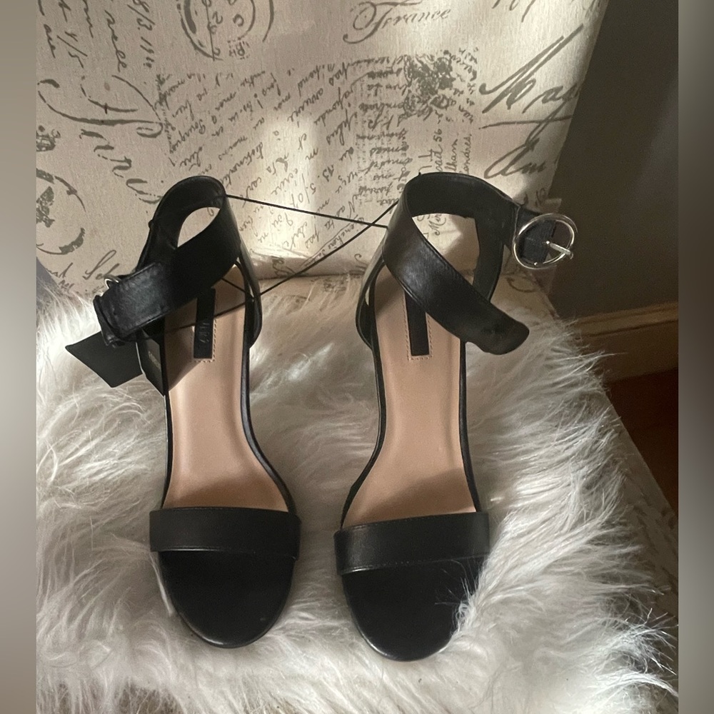 Nwt black strap high heel sandals size 6.5 - Picture 3 of 5